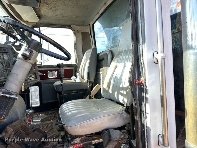 image for item JT9218 1985 GMC General  dump truck