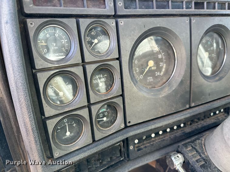 image for item JT9218 1985 GMC General  dump truck