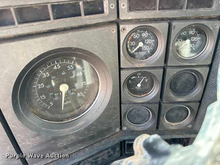 image for item JT9218 1985 GMC General  dump truck