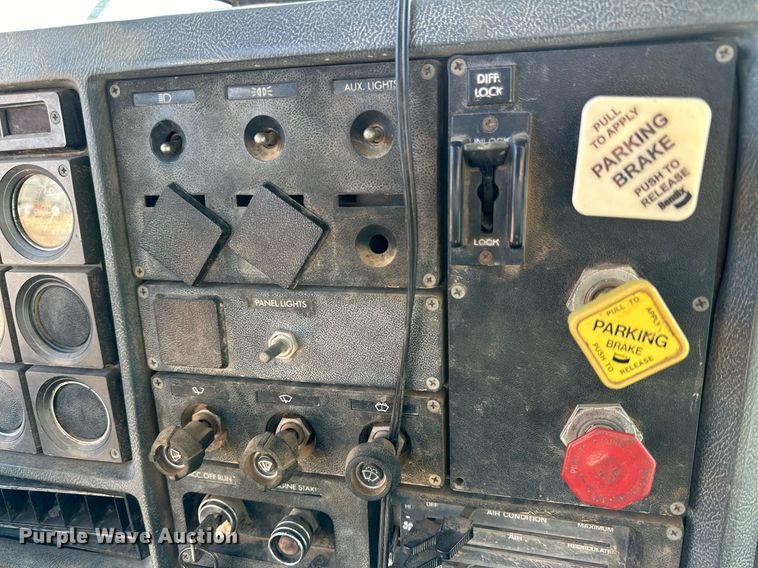 image for item JT9218 1985 GMC General  dump truck