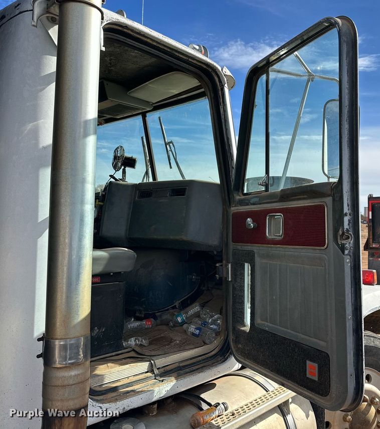 image for item JT9218 1985 GMC General  dump truck