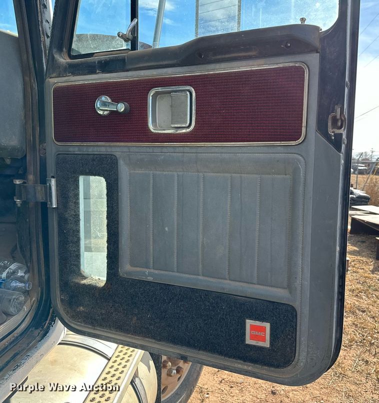 image for item JT9218 1985 GMC General  dump truck