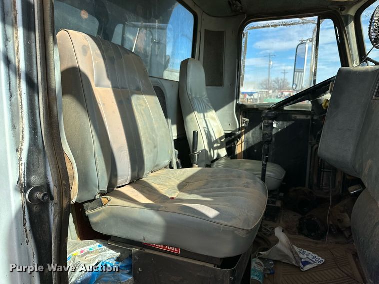 image for item JT9218 1985 GMC General  dump truck