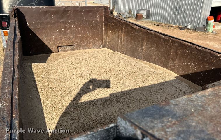 image for item JT9218 1985 GMC General  dump truck