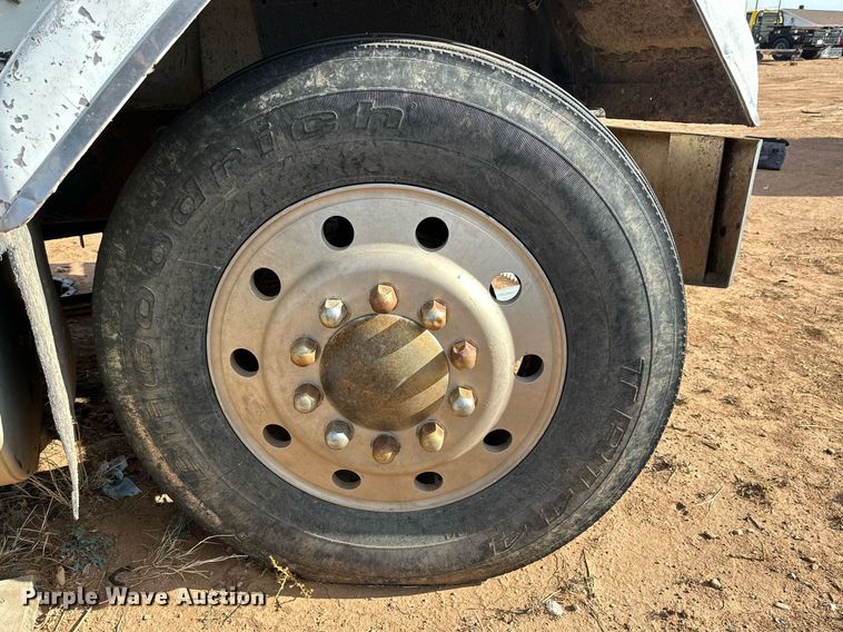 image for item JT9218 1985 GMC General  dump truck