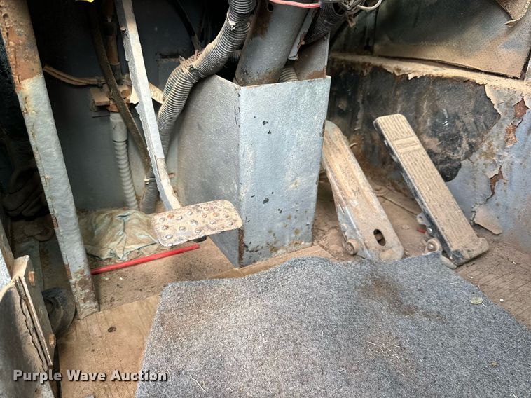 image for item JT9220 1981 Link-Belt HTC1040  crane