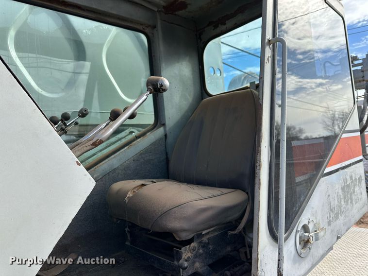 image for item JT9220 1981 Link-Belt HTC1040  crane