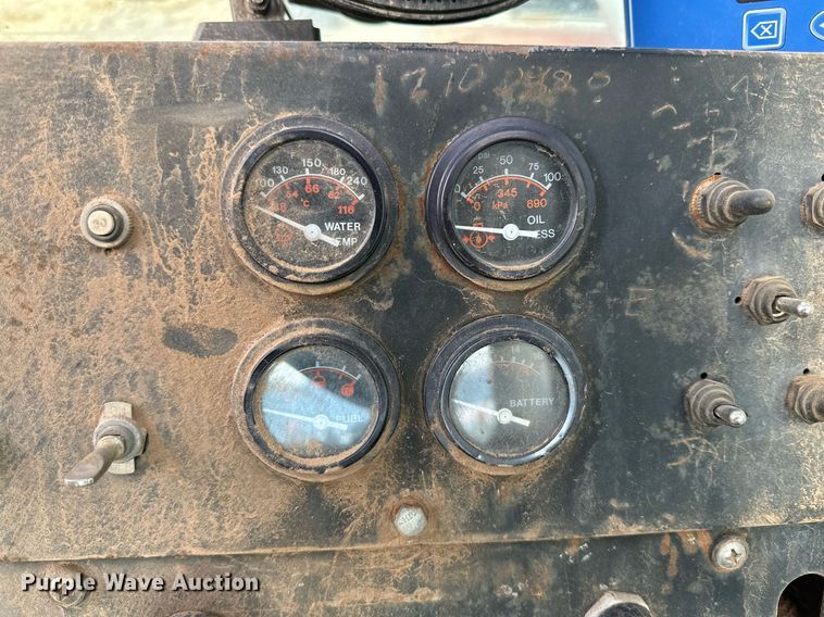 image for item JT9220 1981 Link-Belt HTC1040  crane