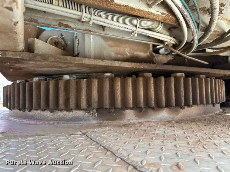 image for item JT9220 1981 Link-Belt HTC1040  crane