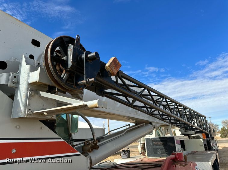 image for item JT9220 1981 Link-Belt HTC1040  crane
