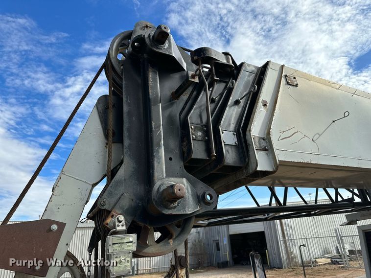 image for item JT9220 1981 Link-Belt HTC1040  crane