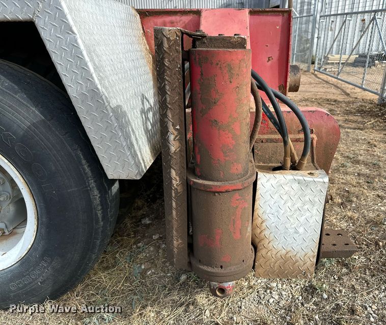 image for item JT9220 1981 Link-Belt HTC1040  crane