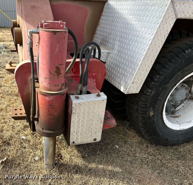 image for item JT9220 1981 Link-Belt HTC1040  crane