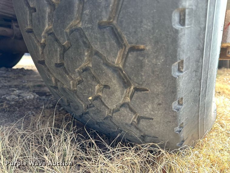 image for item JT9220 1981 Link-Belt HTC1040  crane