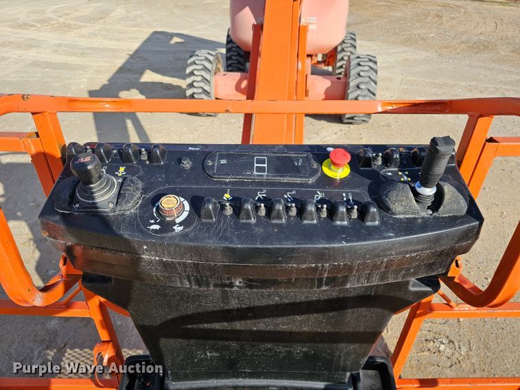 image for item KG9522 2002 JLG 600AJ  boom lift