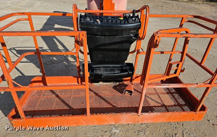 image for item KG9522 2002 JLG 600AJ  boom lift