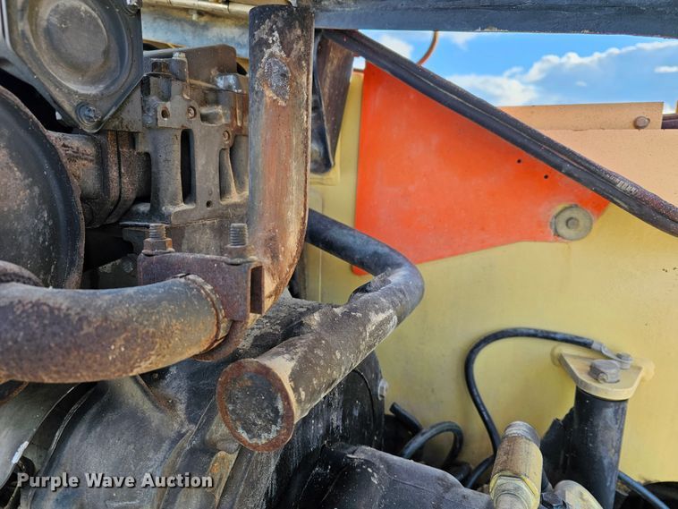 image for item KG9522 2002 JLG 600AJ  boom lift