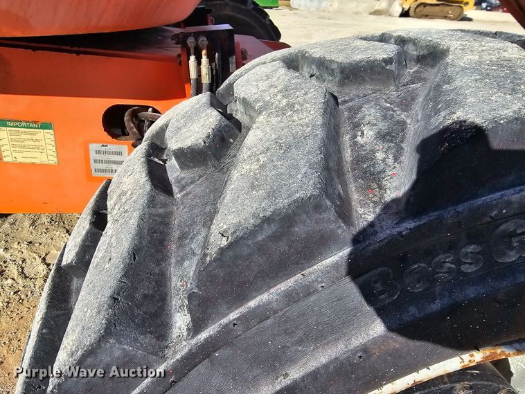 image for item KG9522 2002 JLG 600AJ  boom lift