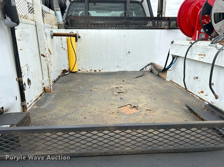 image for item KH9635 2009 Ford F650 Super Duty XL  Ext. Cab utility / service truck