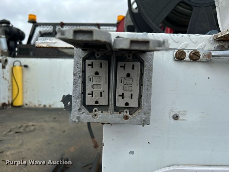 image for item KH9635 2009 Ford F650 Super Duty XL  Ext. Cab utility / service truck