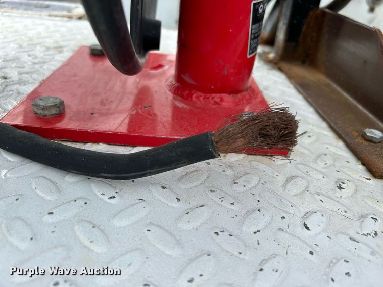 image for item KH9635 2009 Ford F650 Super Duty XL  Ext. Cab utility / service truck