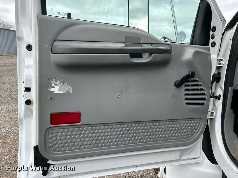 image for item KH9635 2009 Ford F650 Super Duty XL  Ext. Cab utility / service truck