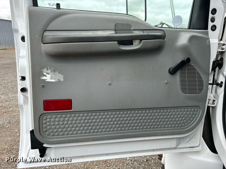 image for item KH9635 2009 Ford F650 Super Duty XL  Ext. Cab utility / service truck