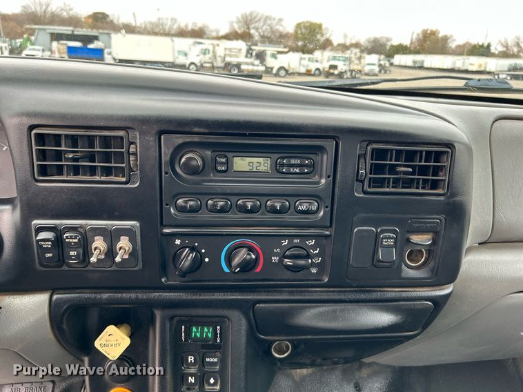 image for item KH9635 2009 Ford F650 Super Duty XL  Ext. Cab utility / service truck