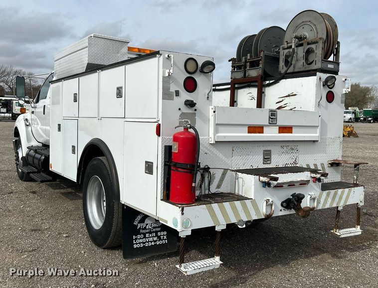 image for item KH9638 2010 Ford F750 Super Duty XL  Crew Cab utility / service truck