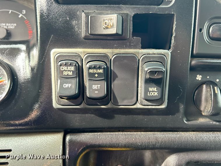 image for item KH9638 2010 Ford F750 Super Duty XL  Crew Cab utility / service truck