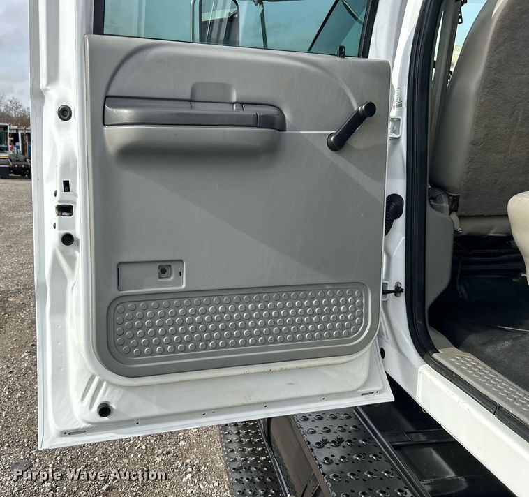 image for item KH9638 2010 Ford F750 Super Duty XL  Crew Cab utility / service truck