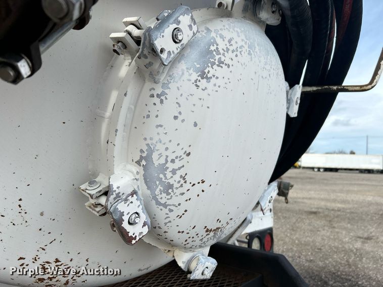 image for item KH9639 2005 Sterling Acterra  vacuum truck