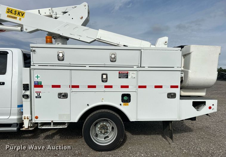 image for item KH9640 2015 Dodge Ram 5500HD  bucket truck