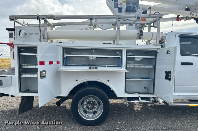 image for item KH9640 2015 Dodge Ram 5500HD  bucket truck
