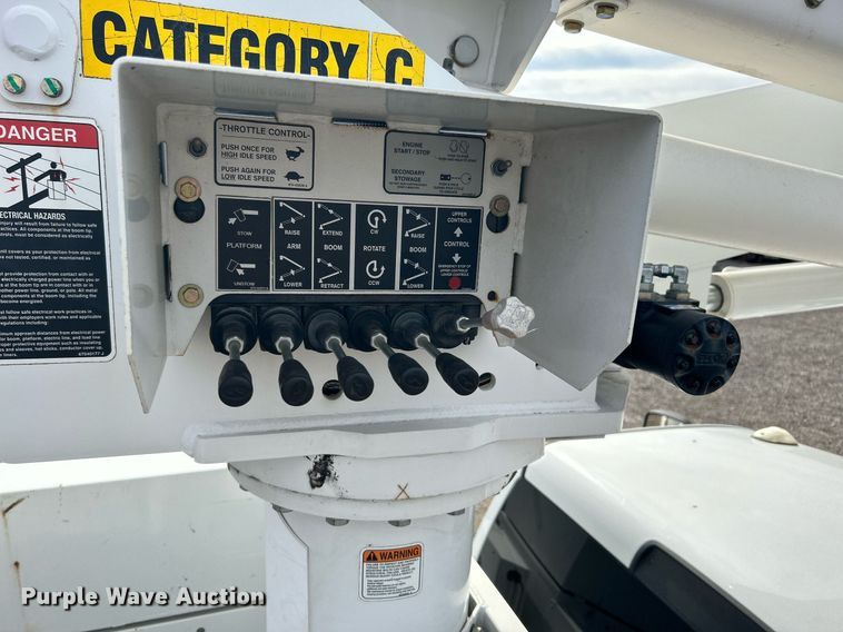 image for item KH9640 2015 Dodge Ram 5500HD  bucket truck