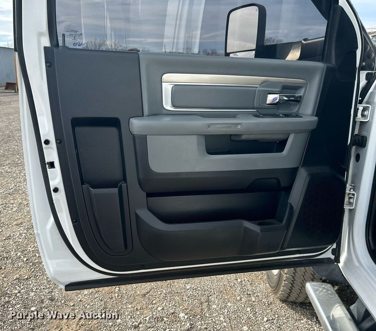 image for item KH9640 2015 Dodge Ram 5500HD  bucket truck