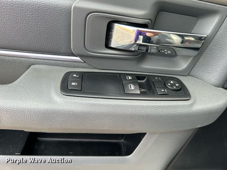 image for item KH9640 2015 Dodge Ram 5500HD  bucket truck