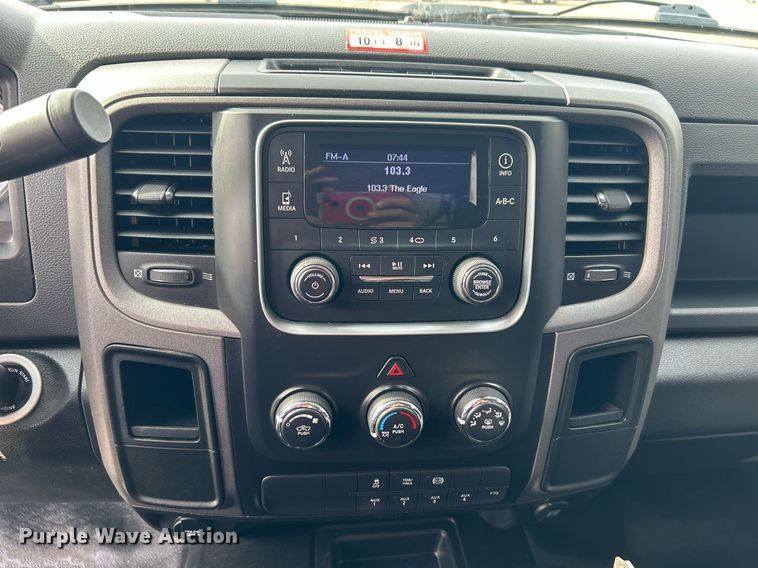 image for item KH9640 2015 Dodge Ram 5500HD  bucket truck