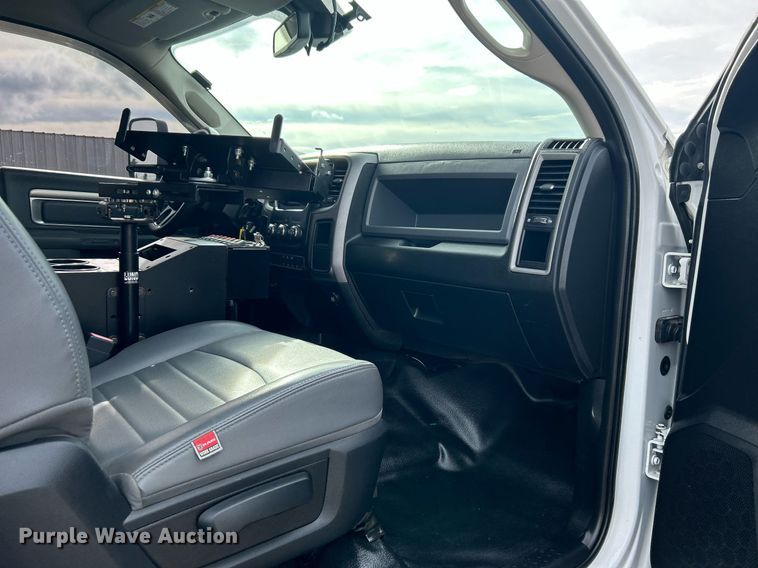 image for item KH9640 2015 Dodge Ram 5500HD  bucket truck