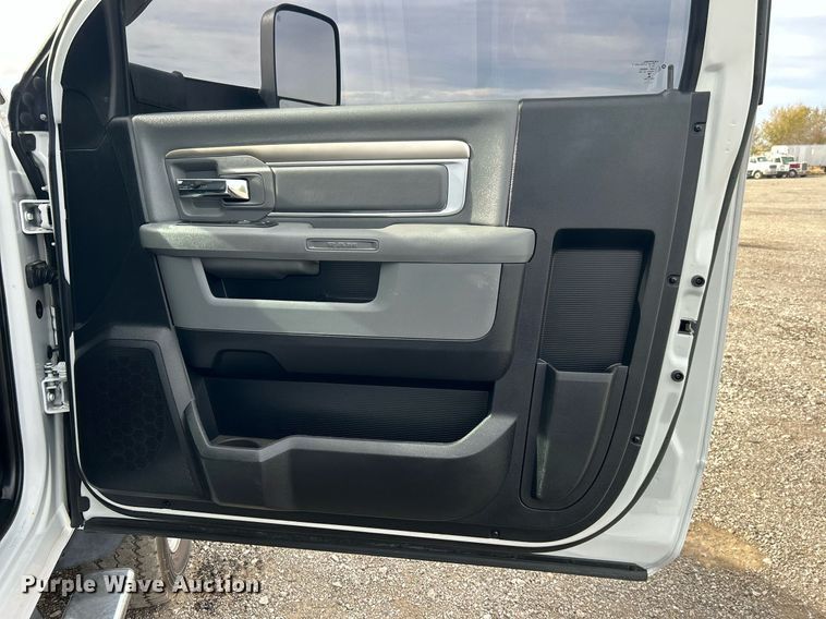 image for item KH9640 2015 Dodge Ram 5500HD  bucket truck