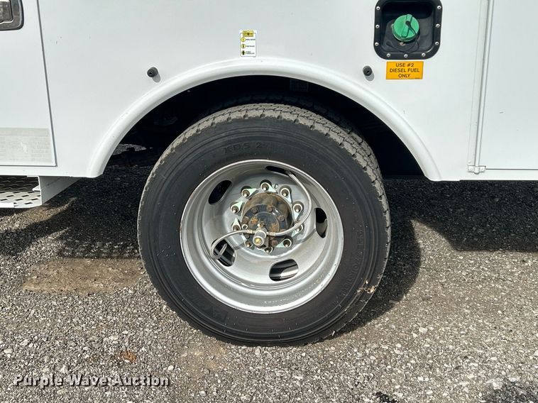 image for item KH9640 2015 Dodge Ram 5500HD  bucket truck