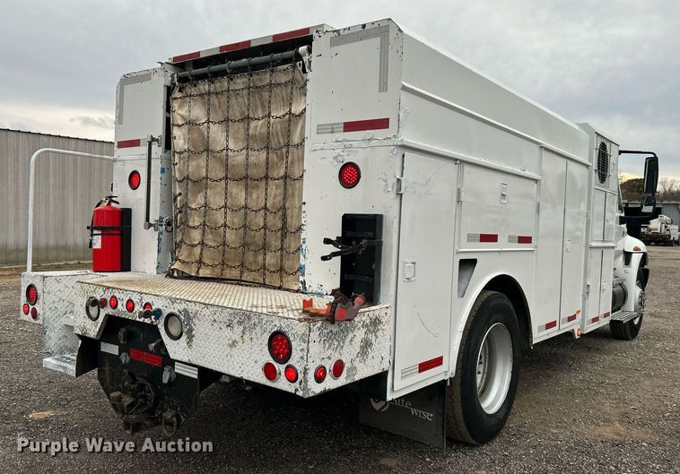 image for item KH9647 2003 International 4400  utility / service truck