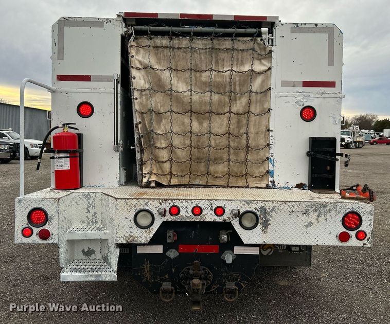 image for item KH9647 2003 International 4400  utility / service truck