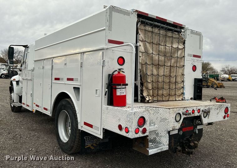 image for item KH9647 2003 International 4400  utility / service truck