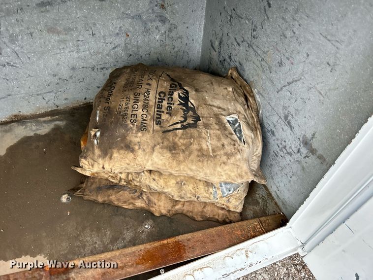 image for item KH9647 2003 International 4400  utility / service truck