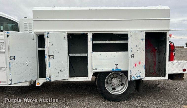 image for item KH9647 2003 International 4400  utility / service truck