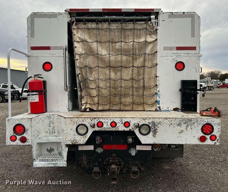 image for item KH9647 2003 International 4400  utility / service truck