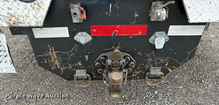 image for item KH9647 2003 International 4400  utility / service truck