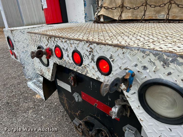 image for item KH9647 2003 International 4400  utility / service truck