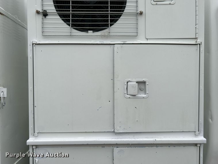 image for item KH9647 2003 International 4400  utility / service truck